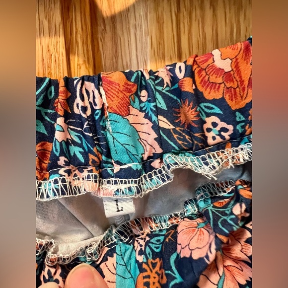 NWOT Women’s Size Large Floral Bohemian Shorts in primarily Red/Orange and Blues - Picture 6 of 6